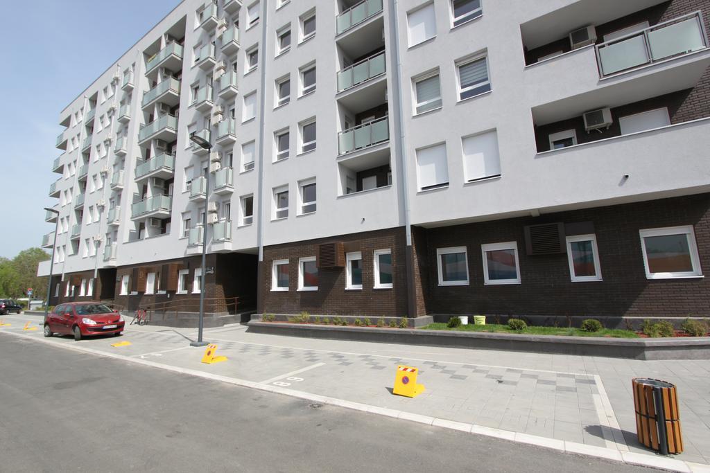 Riviera New Belgrade Apartment, Parking 5 Eur Per Day Exterior foto